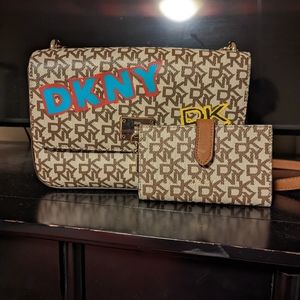 Dkny purse with matching wallet!